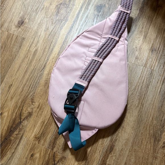 Kavu Pink Sling Bag with Pockets - Picture 2 of 2